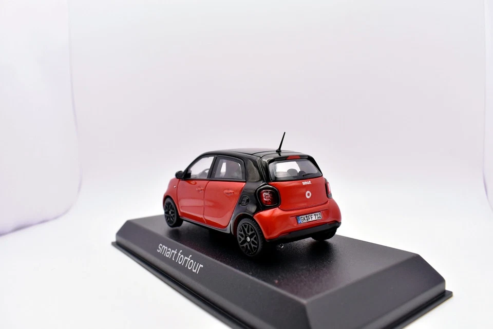 Rare Smart Four Red Norev Diecast Road Vehicles Model 1:43 - Image 4 of 4