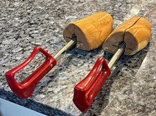 Florsheim wood shoe trees pair w/ metal shafts  red handles size 5 split toe