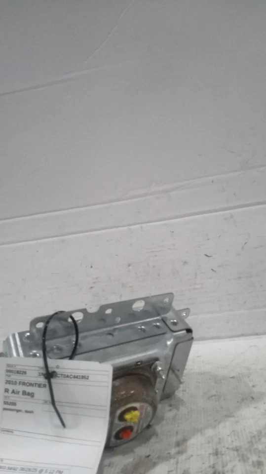 Used Right Instrument Panel Air Bag fits: 2010 Nissan Frontier passenger dash Ri Foto 2 de 4