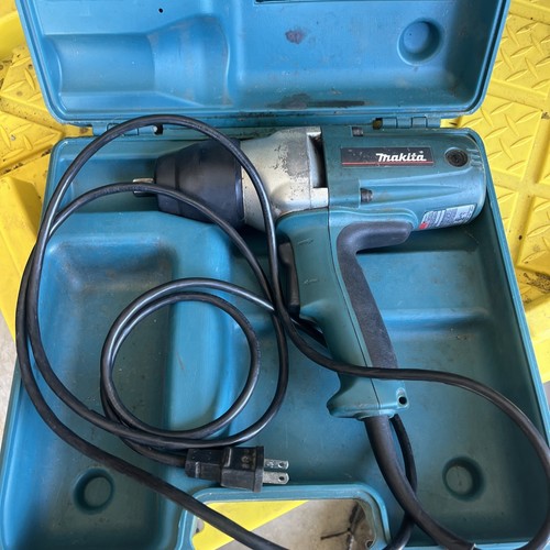 Makita TW0350 1/2" 3.5 Amp Impact Wrench with Detent Pin Anvil
