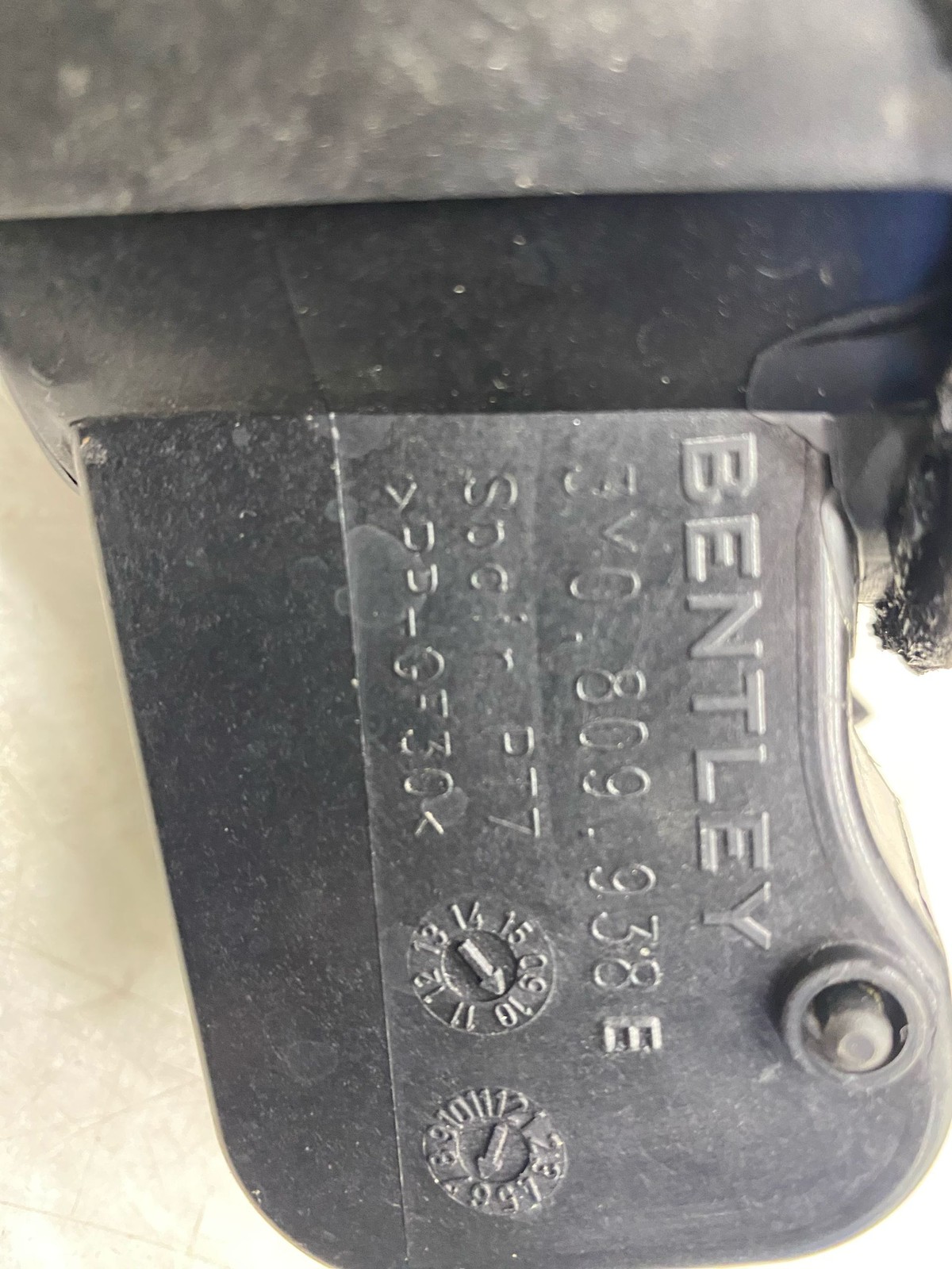 2010-2020 BENTLEY MULSANNE OEM FUEL GAS FILLER POCKET TANK DOOR FLAP 3Y0809938