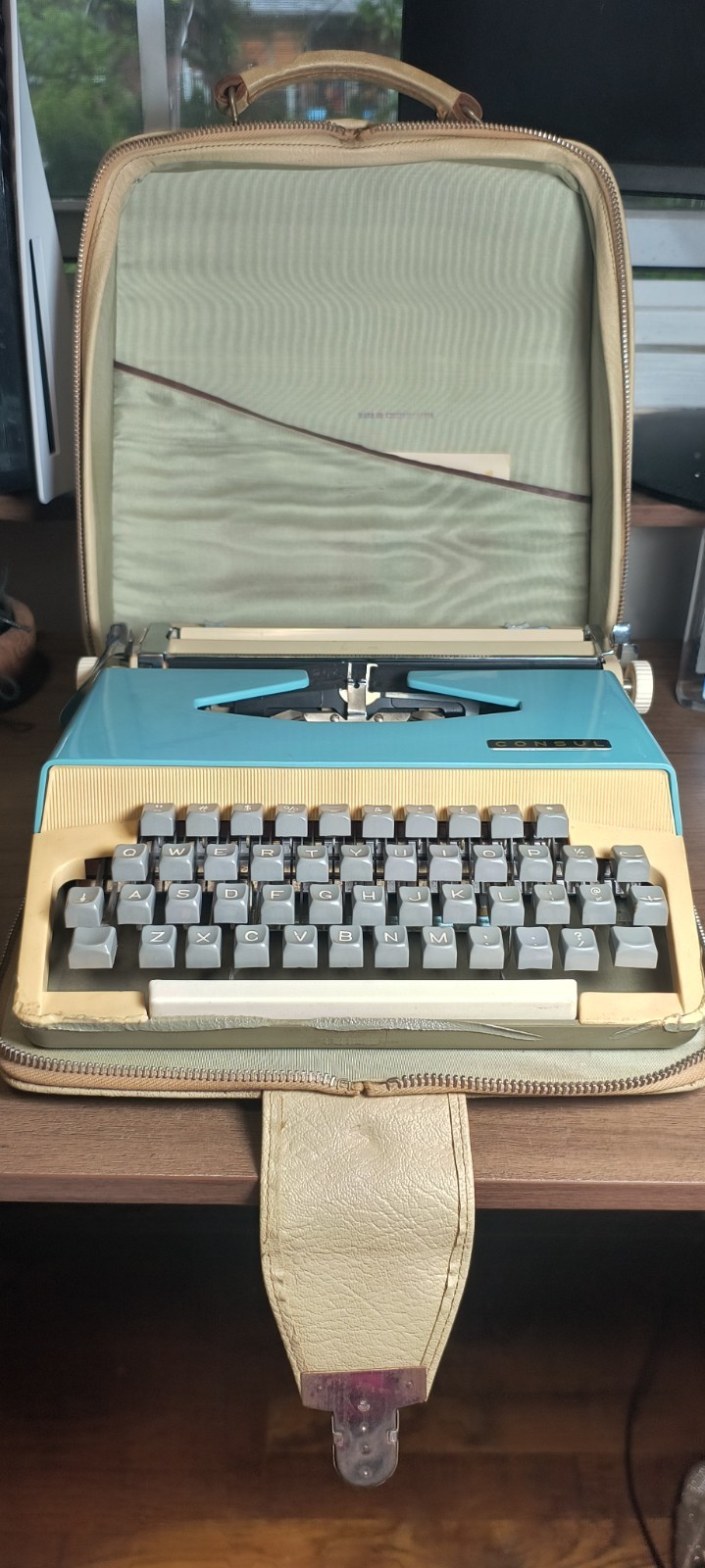 Vintage 1960s Consul Typewriter Made in Czechoslovakia W/original case And Book