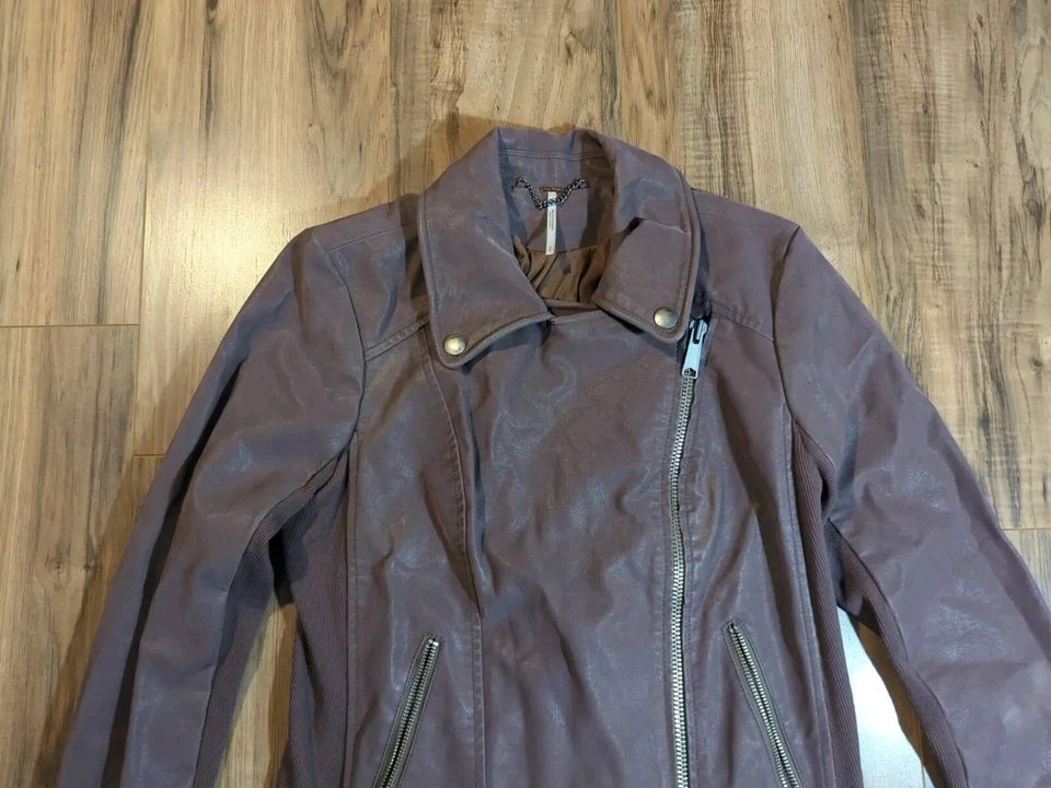 Chaqueta de moto Free People morada para mujer talla pequeña Foto 3 de 4