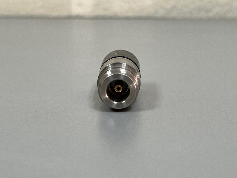 Terminaison NARDA 370BNM DC 18GHz 5W D'occasion - Fonctionnel Avec Quelques Marques D'usure