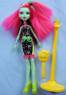1x Monster High Puppe Venus McFlytrap Electrified - Hair-Raising Ghouls DXX97