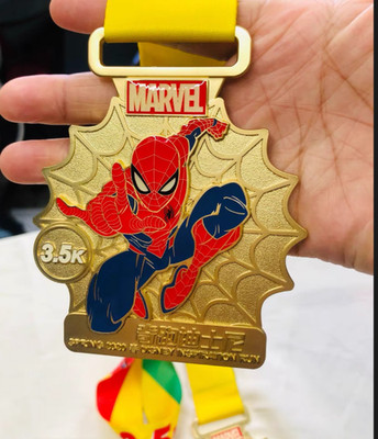 Authentic Disney Spring 2020 Marvel Spider-Man Run Run 3.5K Medal Pin Disney