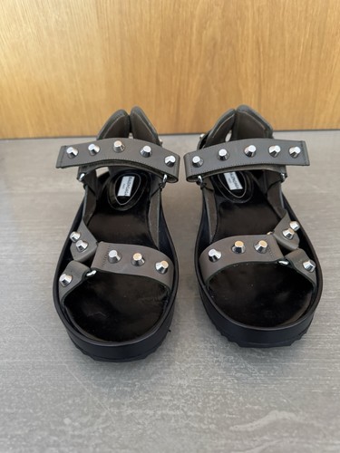 BALENCIAGA Arena sandali con borchie in pelle kaki TAGLIA 38 taglia 5 - Foto 3 di 8
