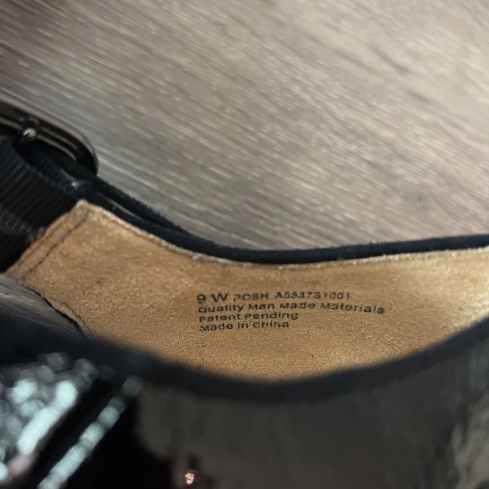 Correa en T de charol negro Mary Janes. Y2K Pinup Girl Glam Look Foto 4 de 4