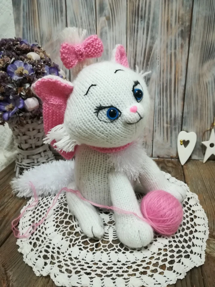 Toy knitting patterns - knit your adorable white cat Marie with a big pink bow - Image 4 of 4