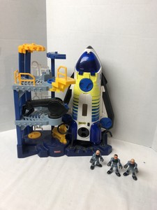 imaginext space station