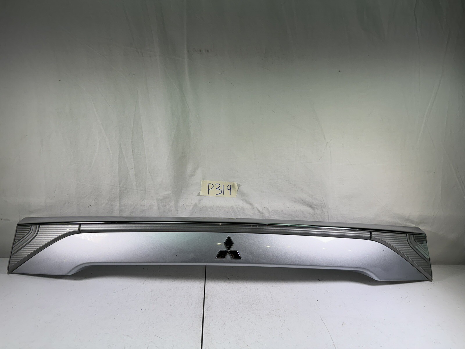2014 2015 Mitsubishi outlander Rear trunk Lid body panel molding 