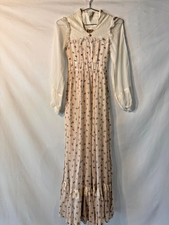 Vintage 1970s Floral Print Gunne Sax Maxi Dress w Lace Trim
