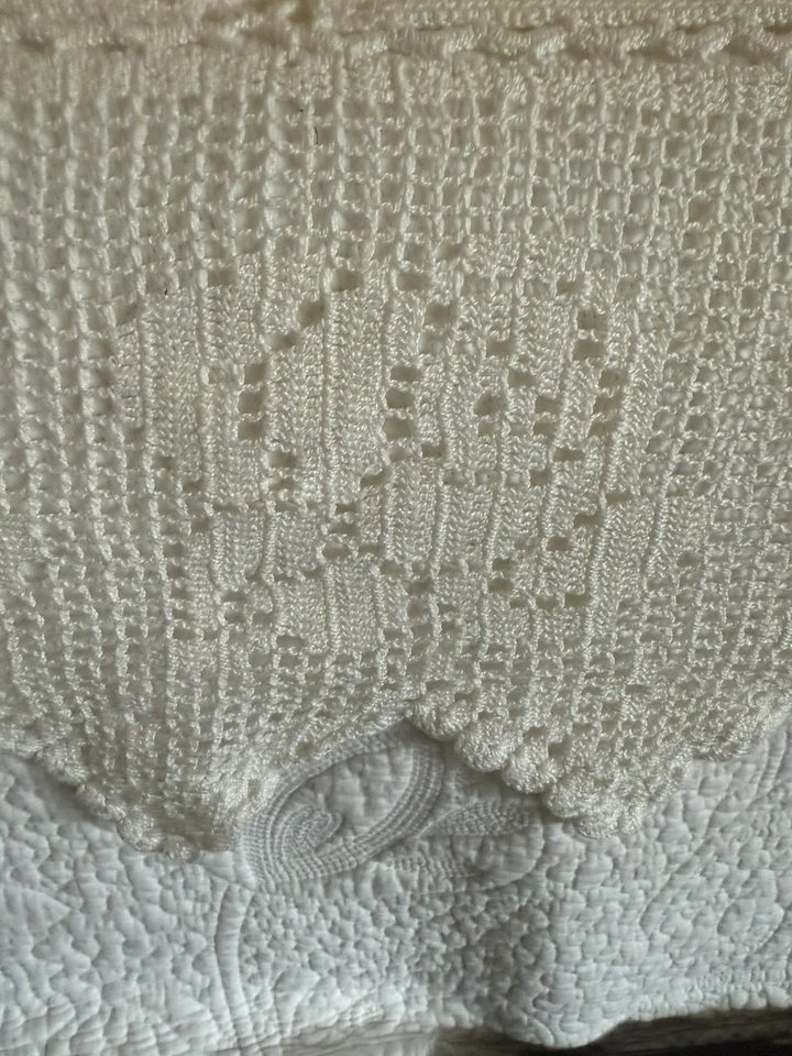 Cama de ganchillo king vintage o toldo topper podría usarse en la parte posterior del sofá/cortina Foto 3 de 4