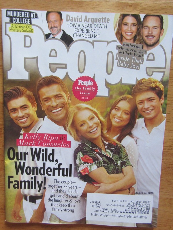PEOPLE MAGAZINE 8-24-20 KELLY RIPA, MARK CONSUELOS, DAVID ARQUETTE, CHRIS PRATT