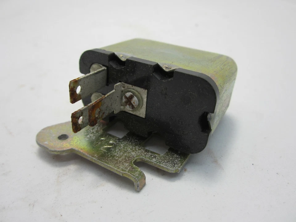 Relé de bocina Lemans 66 Pontiac Acadian Beaumont Grand Prix GTO Foto 2 de 4