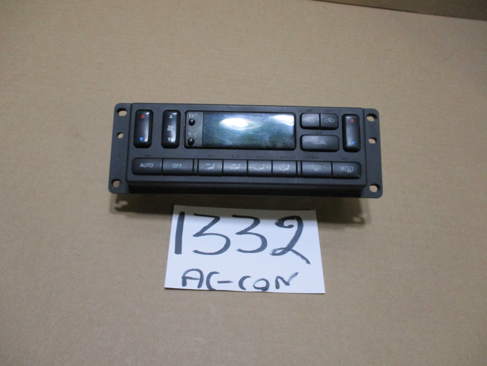 02 03 04 05 Explorer  AC and Heater Control Used Stock #1332-AC 