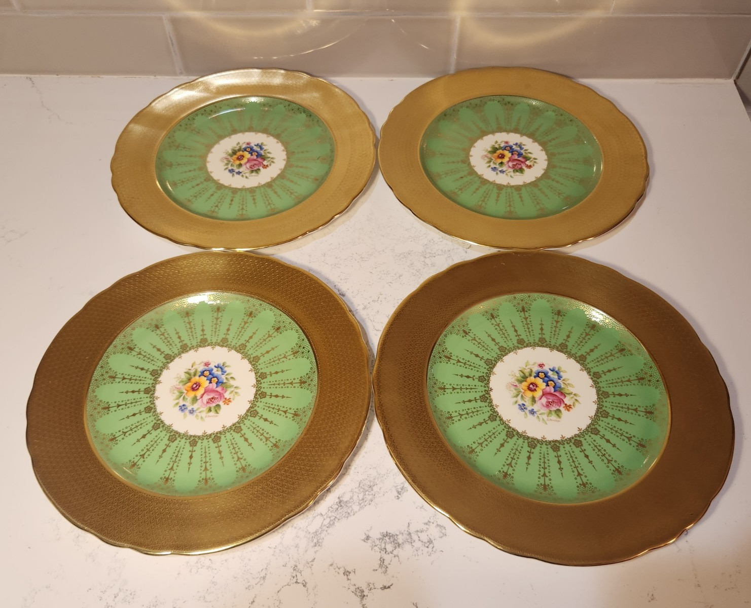 Set Of 4 Aynsley Cabinet Dinner Display Plates Raised Gold Signed Bentley Rose