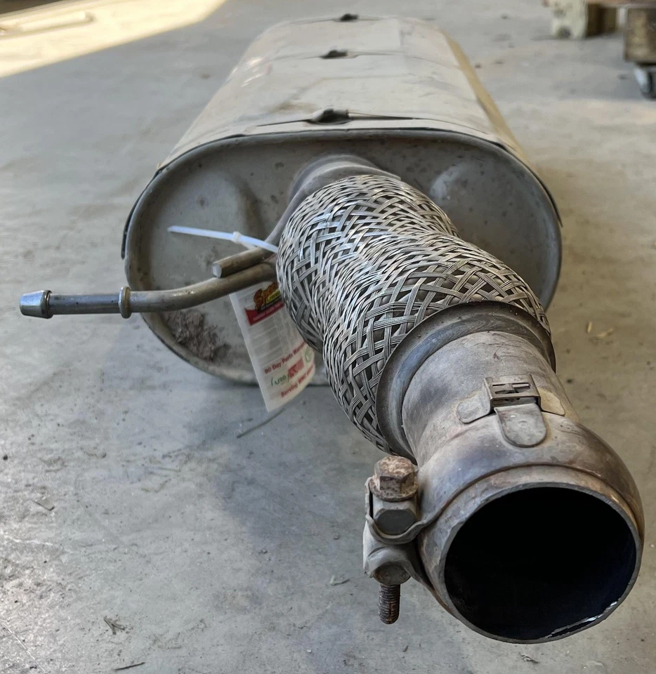 09-14 Chevy Tahoe GMC Yukon 5.3L Silenciador de escape trasero OEM 20882403 Foto 2 de 4