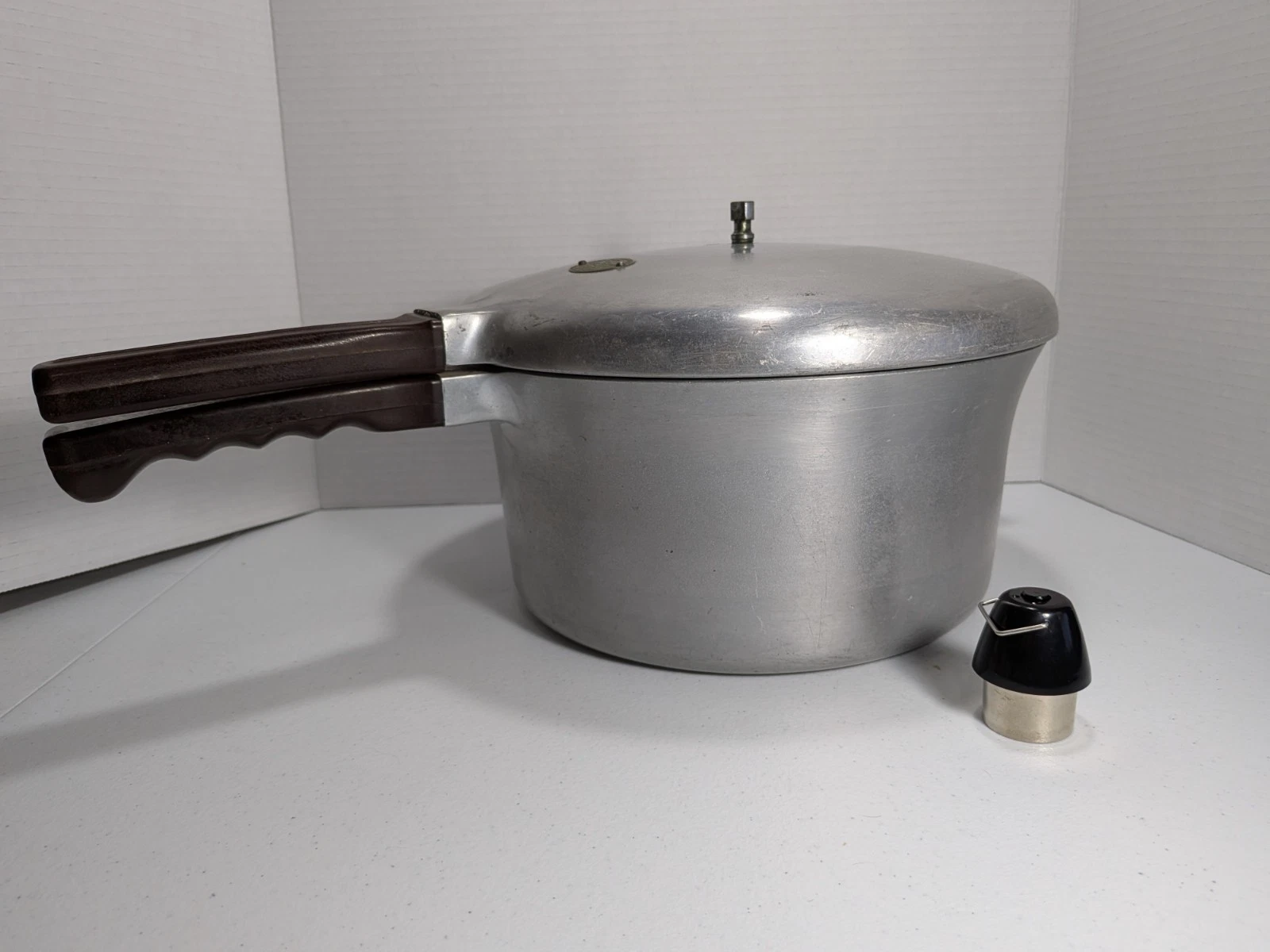 Presto Pressure Cooker Meat-Master Model 406 6 QT Pot with replacement "Jiggler"