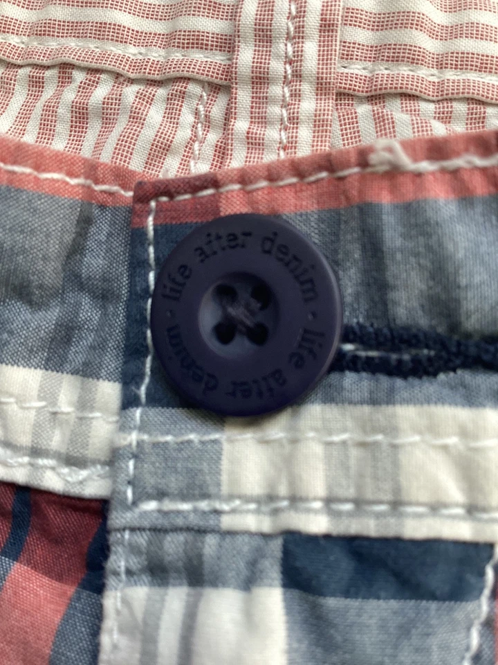 Shorts xadrez masculino Life After Denim tamanho 32 vermelho azul reversível - Imagem 3 de 4