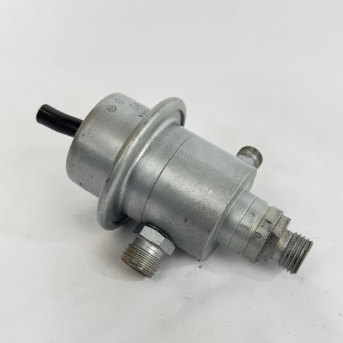 Mercedes Fuel Pressure Regulator Pressure Regulator 0438161001 Bosch W126 R129 W124 W201