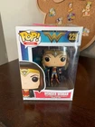 Funko Pop! Vinyl: DC Universe - Wonder Woman (w/ Cloak) #229