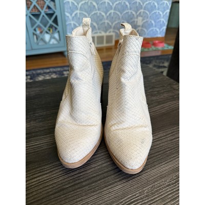 MIA Adara Beige Scaled Textured Boots Sz. 6.5