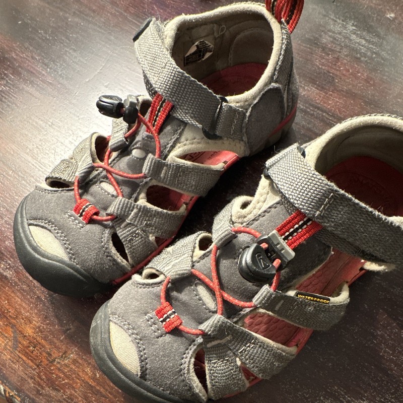 KEEN Newport H2 Kids Waterproof Closed-Toe Sandals Hook & Loop Gray/Red 1