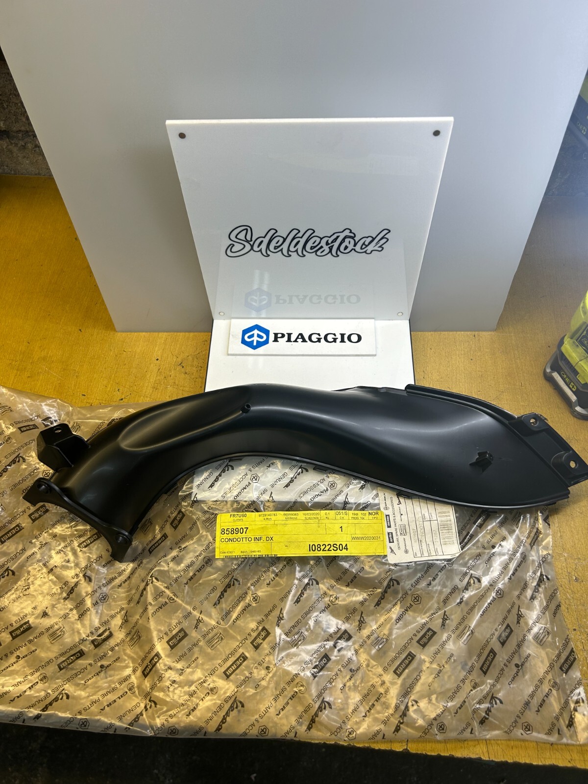 Bas conduit air droit Aprilia 858907 écope admission RSV4 1000 ABS
