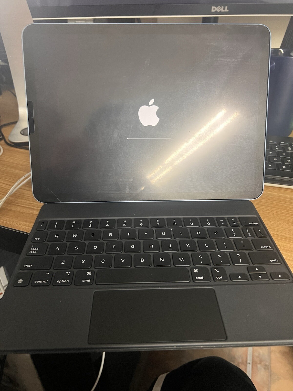 iPad Air 5th Gen 64g Cellular With Magic Keyboard-image