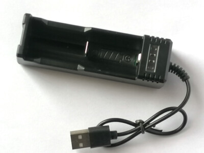 USB Single Multifunktions Akku Ladegerät 3,7V Li-Ion 18650 14500 16340 26650