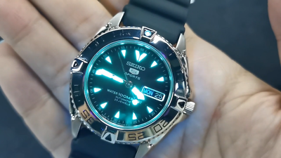 Seiko 5 Sports Rubber Strap Black Dial Automatic SNZB33J2 Seiko 5 Sports Rubber Strap Black Dial Automatic SNZB33J2
