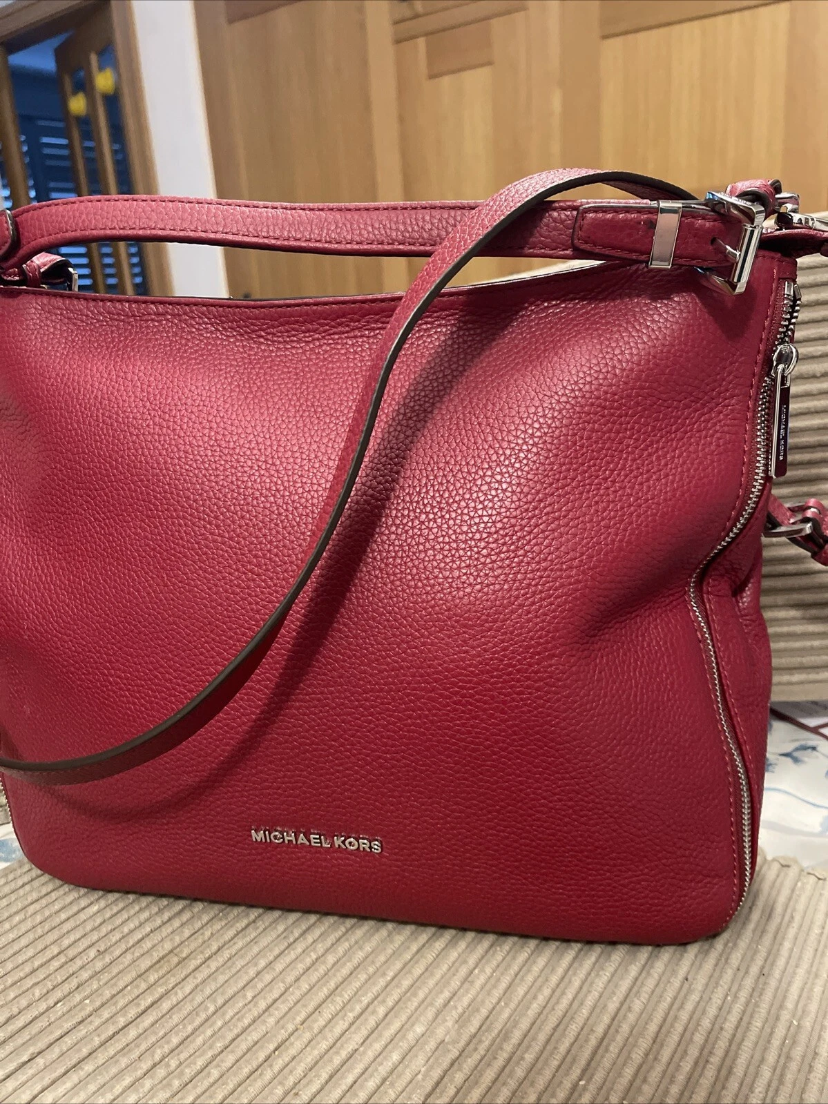 Grand sac à main ESSEX cerise MICHAEL KORS NEUF métal argenté dans son emballage d'origine