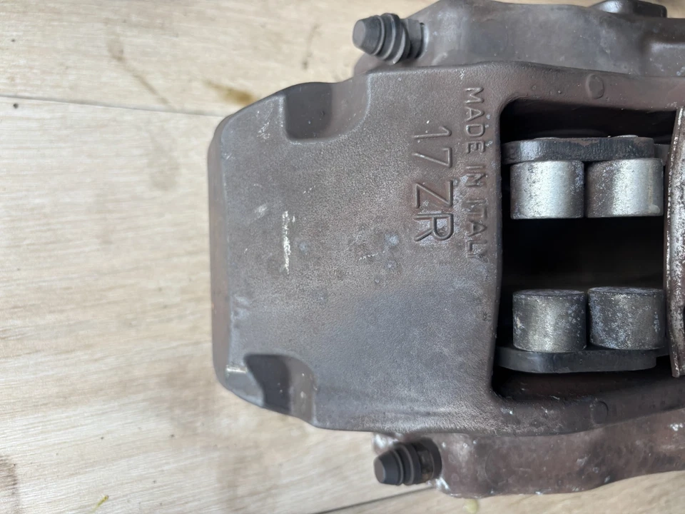 JUEGO DE PARES DE PINZAS DE FRENO DELANTERAS DERECHA E IZQUIERDA PORSCHE CAYENNE OEM 03-10 Foto 4 de 4