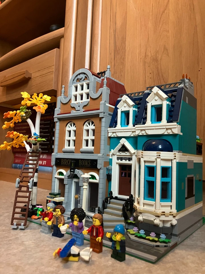 LEGO Modular Buildings 10270 Bookshop, photo 2 sur 5