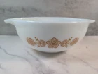 Vintage Pyrex Butterfly Gold & White 443 2.5 Qt Cinderella Nesting Mixing Bowl