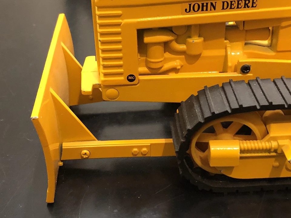 Spec Cast John Deere MC Crawler Bulldozer Diecast Model - Scale 1:16 - Image 2 of 4