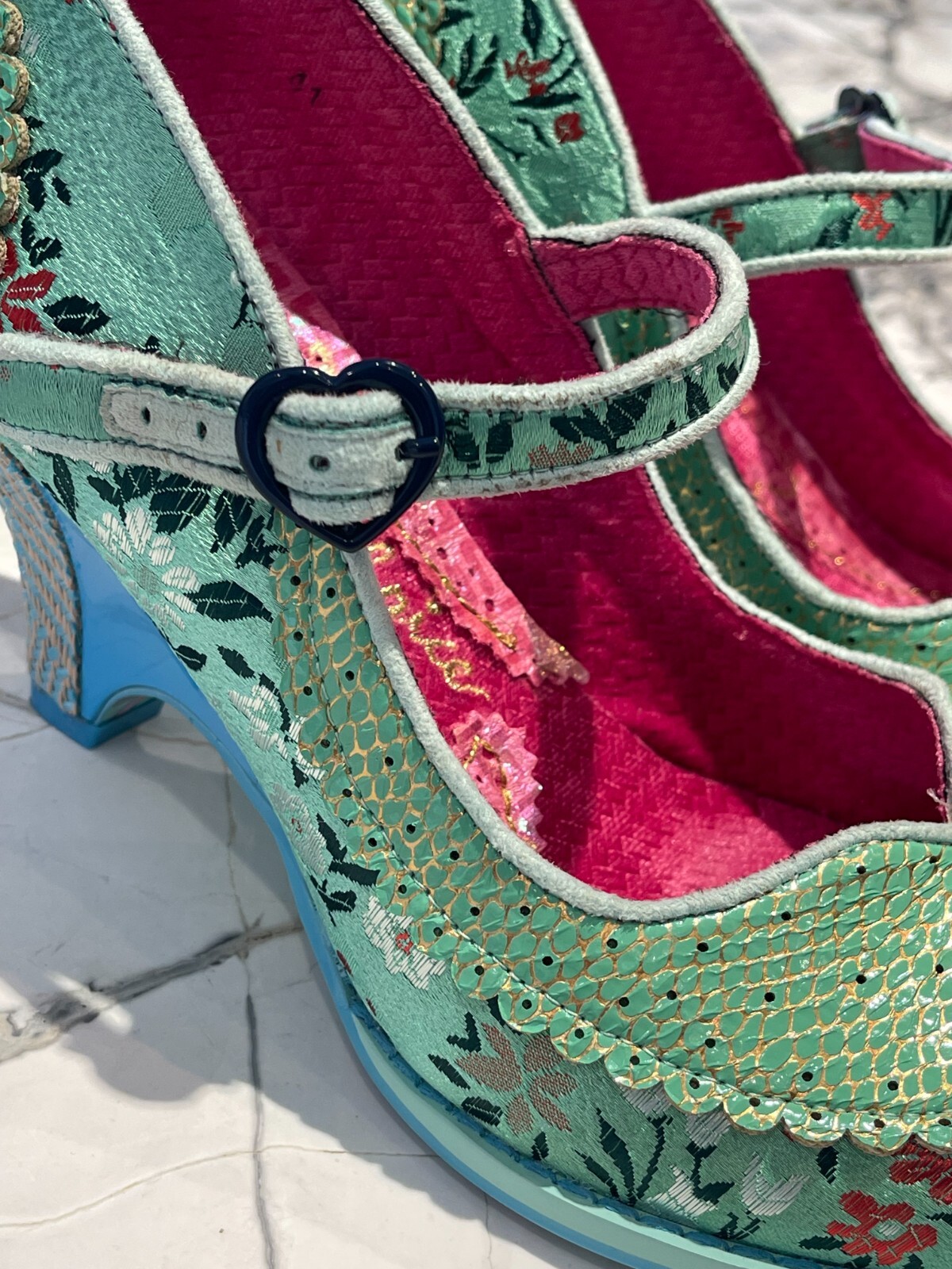 Excellent Condition Irregular Choice Splendid Sto… - image 11