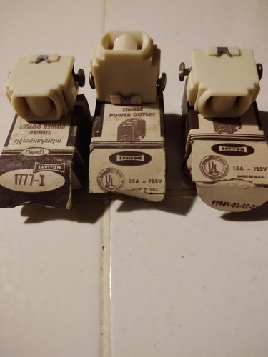 Lotto di (3) Piastra di Montaggio Coperchio Leviton Presa Singola 1777-I 15 AMP 125 V - Foto 4 di 5