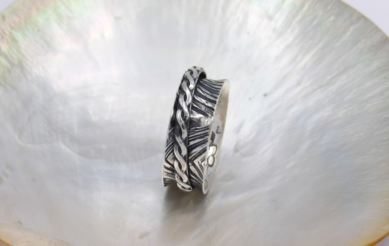 как выглядит Hand Made in USA Solid925Sterling Silver Oxidized Zebra Design Infinity Spinner фото