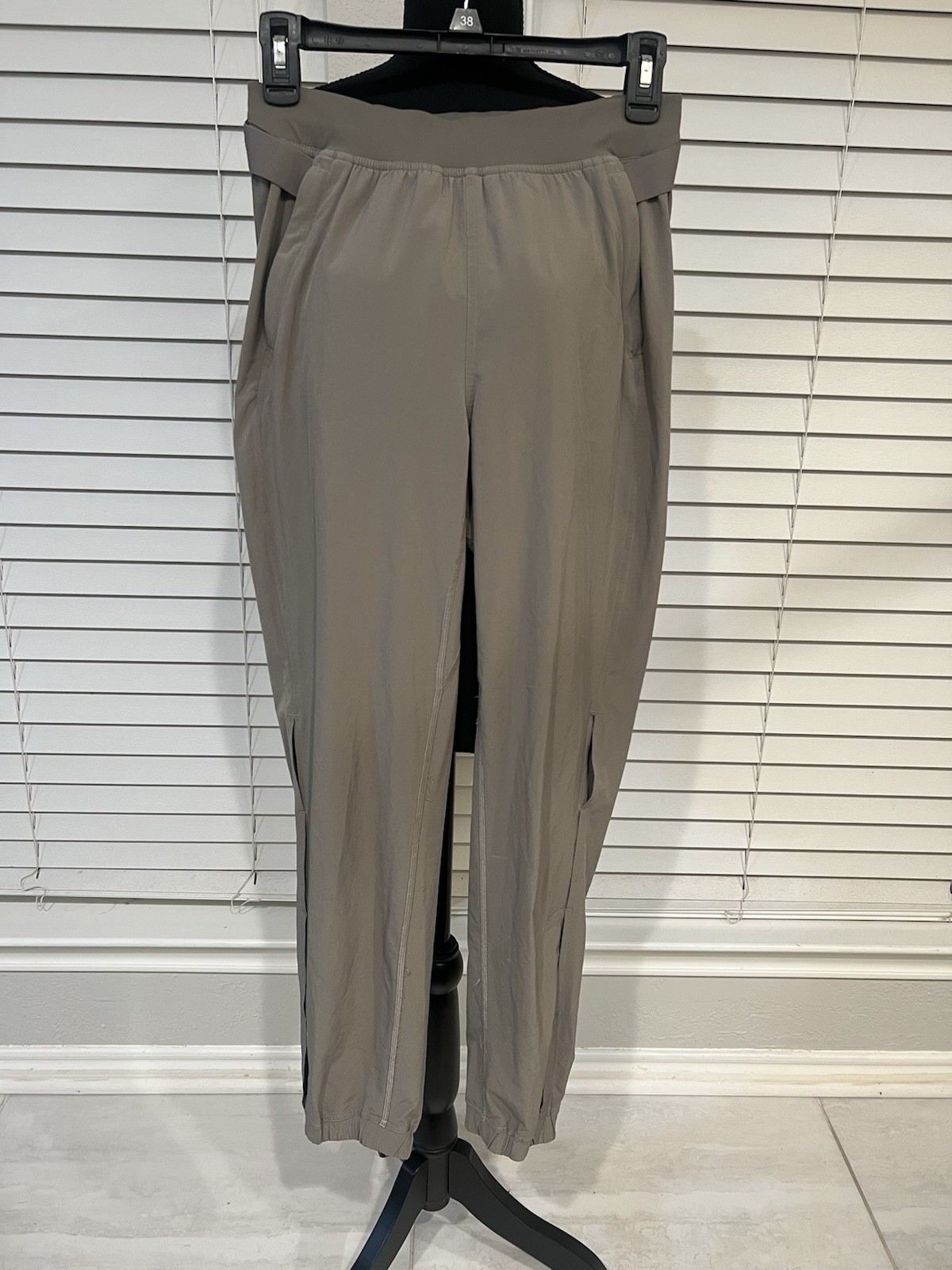 Lululemon Women's Adapted State Joggers Size Small, Gray