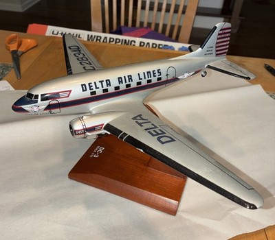 DC-3 Douglas Airplane Desk Wood Model 1/72 Scale Delta Airlines