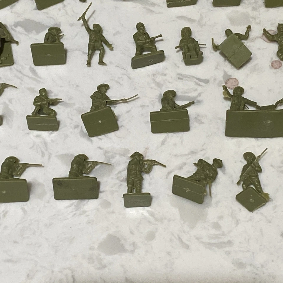 Lote de 52 figuras Airfix 1/72 WW 2 soldados estadounidenses y alemanes HO & OO Foto 3 de 4