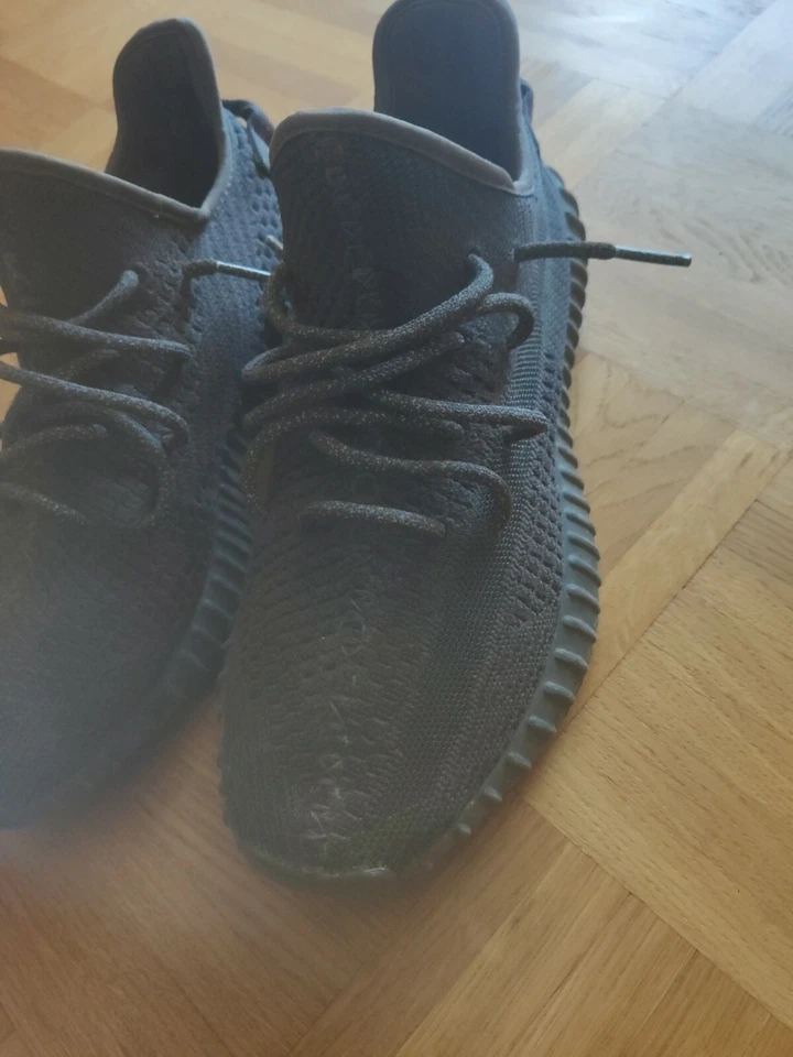 EU Größe 42,5 - adidas Yeezy Boost 350 V2 Black Non-Reflective, Foto 3 von 4