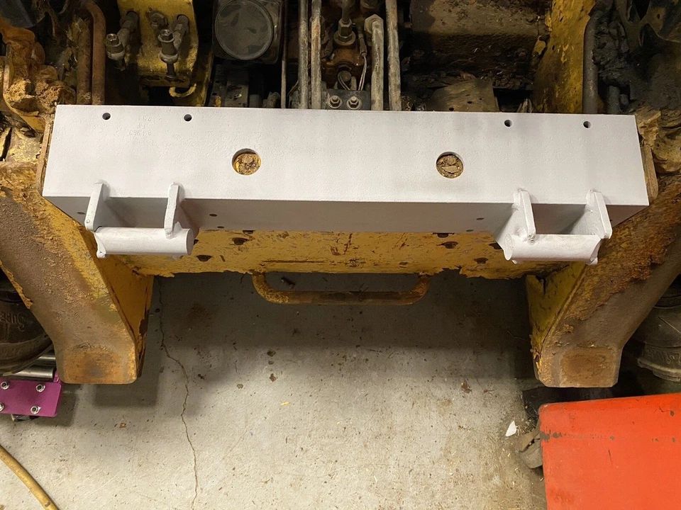 Soporte atornillable para retroexcavadora Bradco serie LX New Holland  Foto 3 de 4