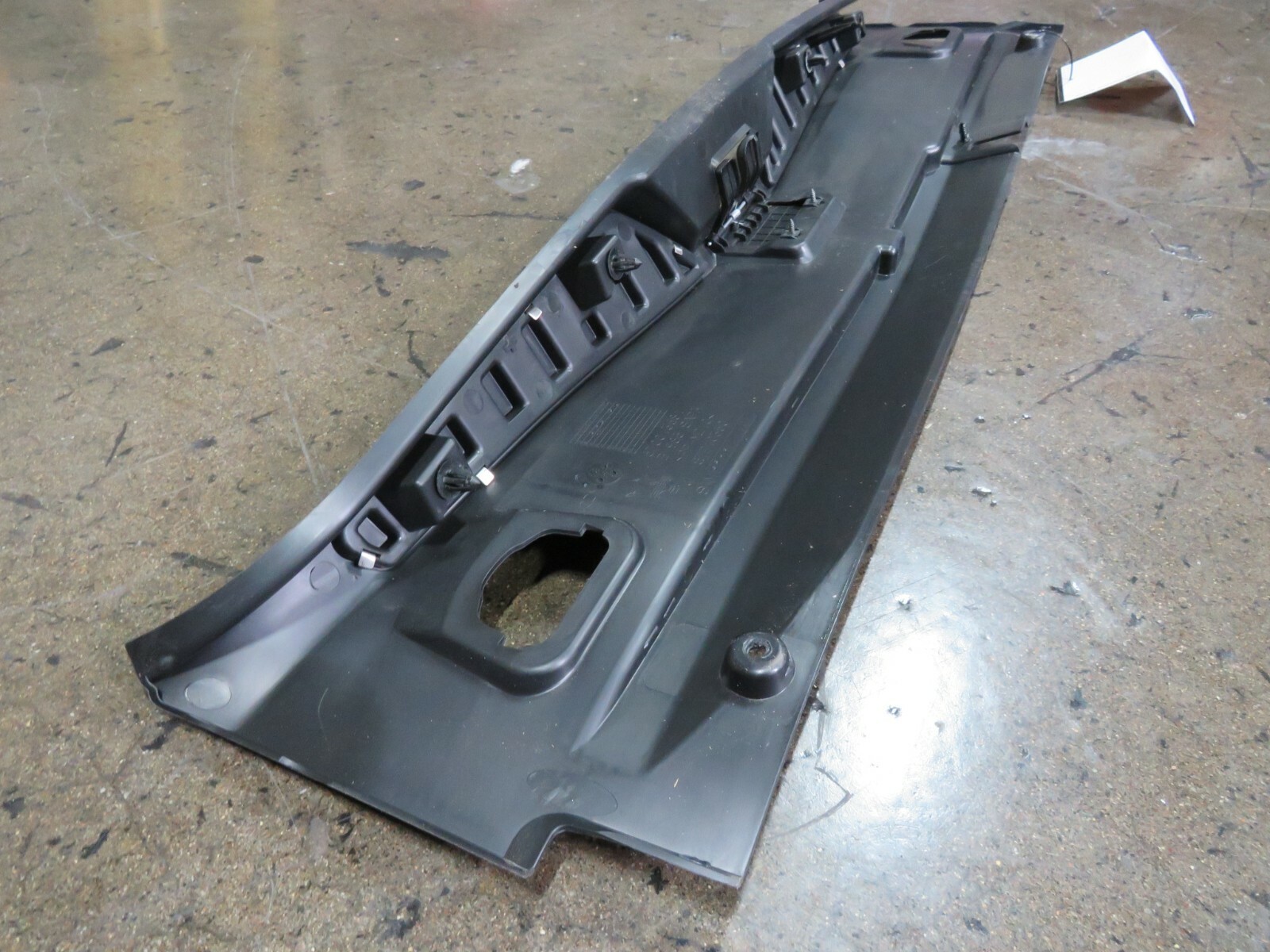 Maserati Quattroporte, Trunk Latch Cover, Used, P/N 670015208