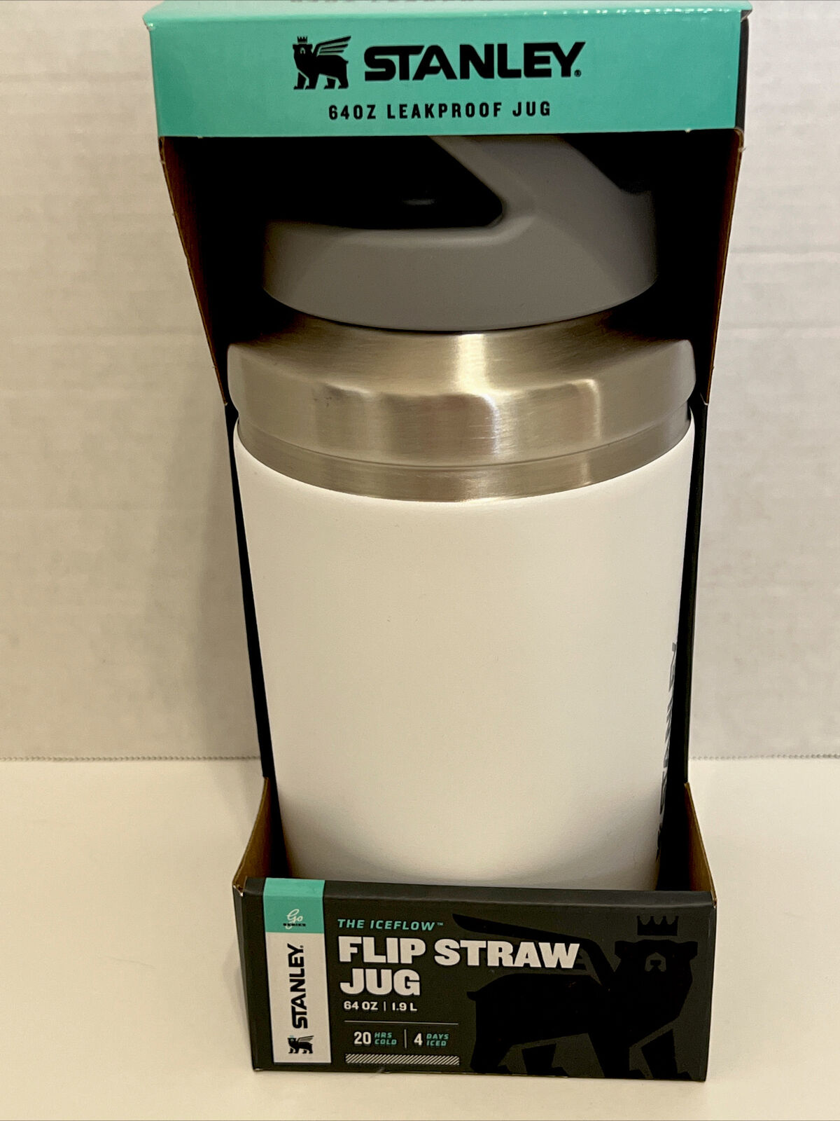 Stanley 64 oz the ice flow flip straw jug Insulated Leakproof Straw Handle  NEW