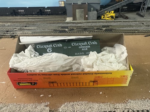 HO Roundhouse 36’ O.T. Truss Rod Billboard Reefer, Clicquot Club #1506, sin usar, en caja | Zustand: New