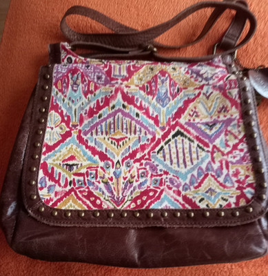 Schöne Schultertasche Sakroots, Leder und Stoff