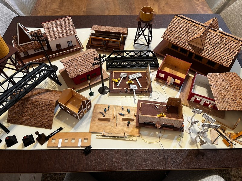 Train Villages and Accessories